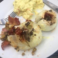 A picture of Liver in baked onions.