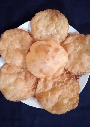 ગળી પૂરી (Sweet Poori Recipe In Gujarati) રેસીપી મુખ્ય ફોટો