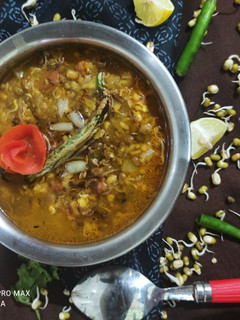 अंकूरित मूंग तड़का(ankurit moong daal tadka recipe in hindi) रेसिपी मुख्य फोटो