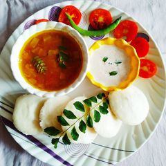 A picture of Idli sambar with chutney 🍲🍚🍴.