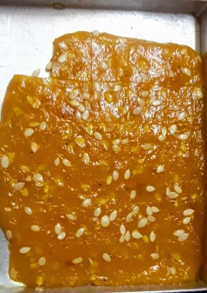 A picture of Papaya corn flour halva.