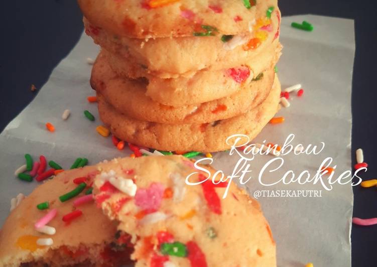 Cara Gampang Menyiapkan Rainbow Soft Cookies yang Enak