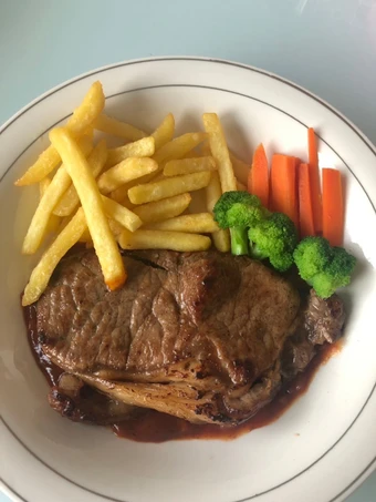 Cara Gampang Membuat Resep Sirloin steak saus barbeque yang Bisa Manjain Lidah Anti Ribet, Bikin Ngiler