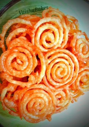 A picture of Instant Sooji Jalebi.