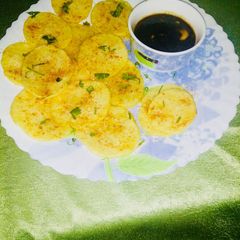 A picture of Aloo Tuk (popular sindhi snack).