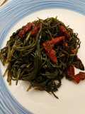 Contorno di agretti con pomodori secchi e acciughe