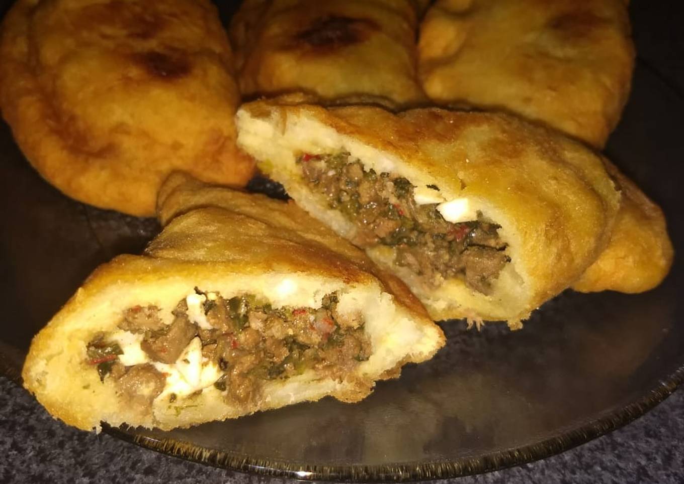Empanadas de mandioca;comida típica del paraguay