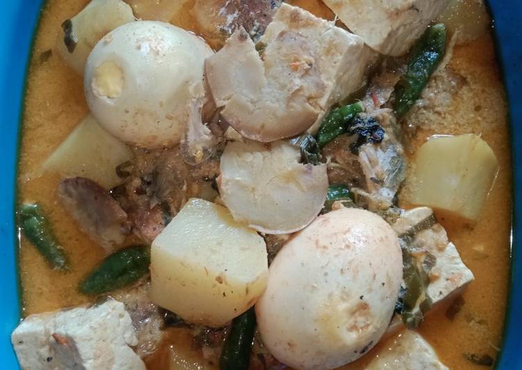 Gulai Campur Asam Pedas (Telur, Tahu, Ikan, Kentang, Jengkol)