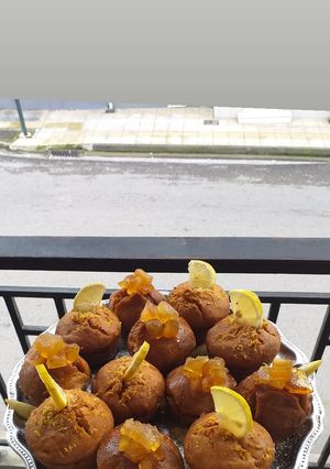 Φωτογραφία της συνταγής 'Cupcakes λεμονιού με καραμελωμένα κομμάτια μήλου'
