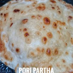 A picture of Poori paratha.