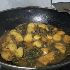 A picture of Palak aalu ki sabzi.