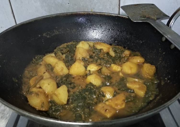 Steps to Make Super Quick Homemade Palak aalu ki sabzi