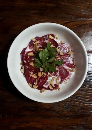 Una foto de Carpaccio de remolacha