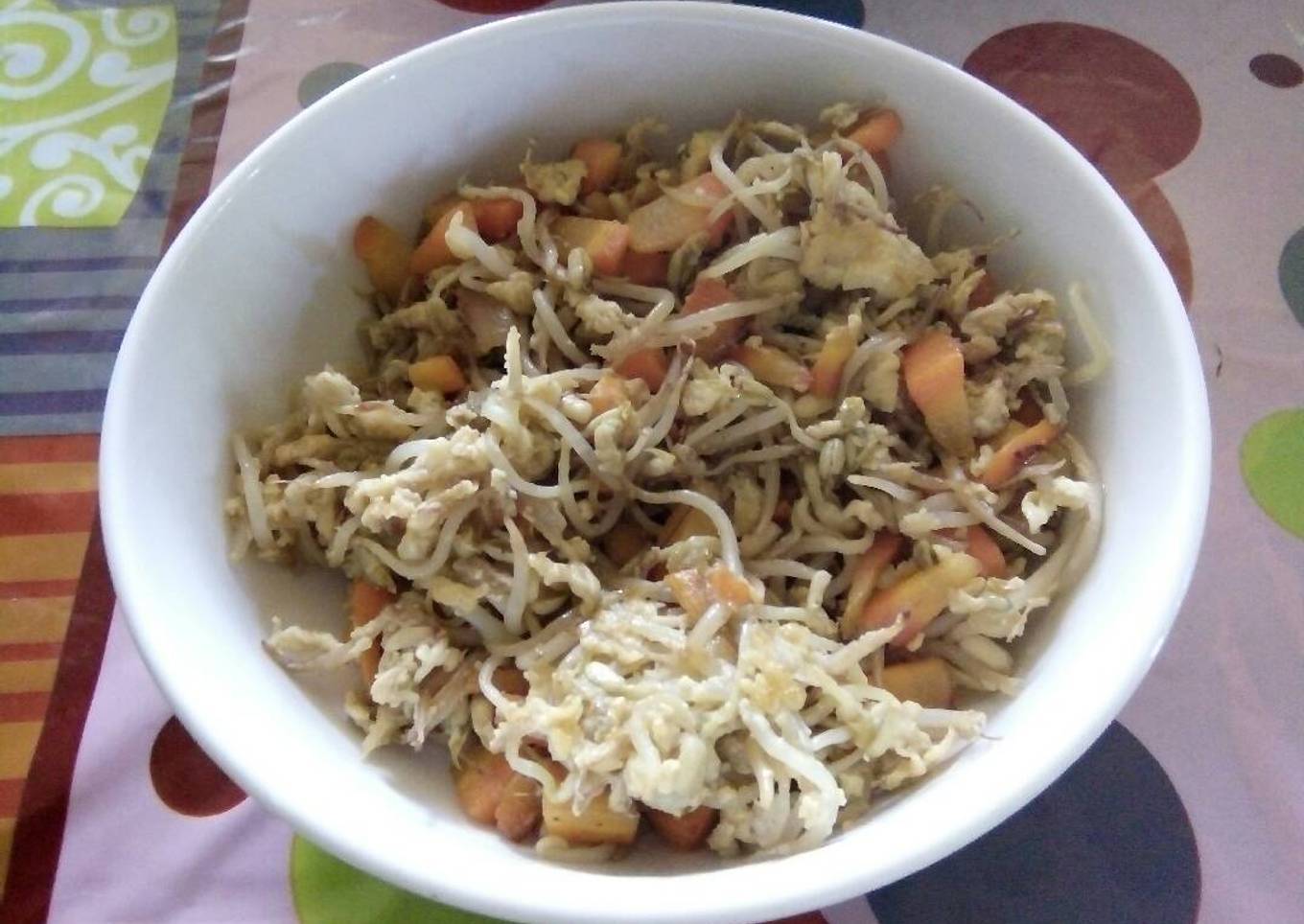 Beans sprout with carrots
