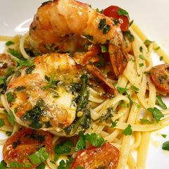 Spanish garlic tiger prawns with linguine A picture of Spanish garlic tiger prawns with linguine.