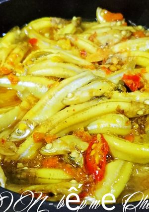 Hình của món Cá lòng tong kho nghệ.