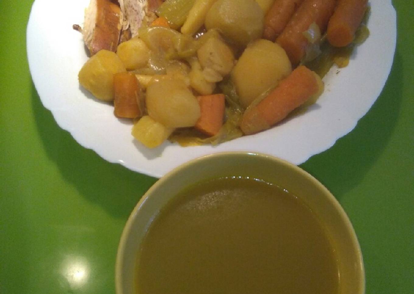 Caldo de pollo de campo