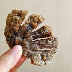 A picture of Pempek kulit.