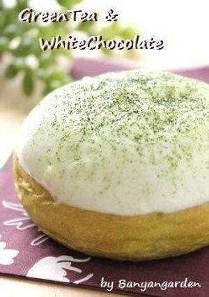 A picture of Matcha and White Chocolate Buns Bread Machine Version.