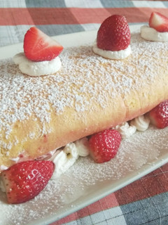 Una foto de Brazo de Nata y Fresas
