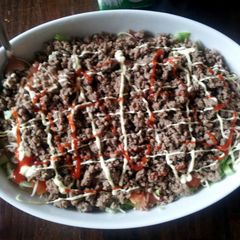 minced meat lettuce salad A picture of minced meat lettuce salad.