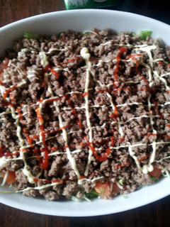 A picture of minced meat lettuce salad.