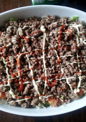 A picture of minced meat lettuce salad.
