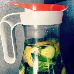 refreshing summer detox water A picture of refreshing summer detox water.