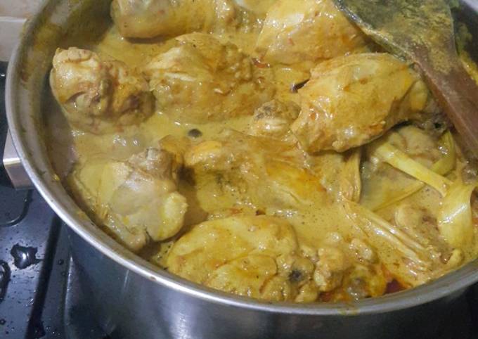 Resep: Opor ayam kuah kuning Menu Enak Dan Mudah Dibuat