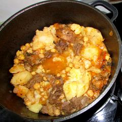 A picture of Persian style beef stew.