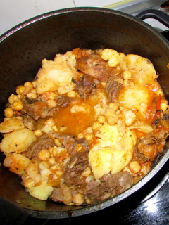 A picture of Persian style beef stew.