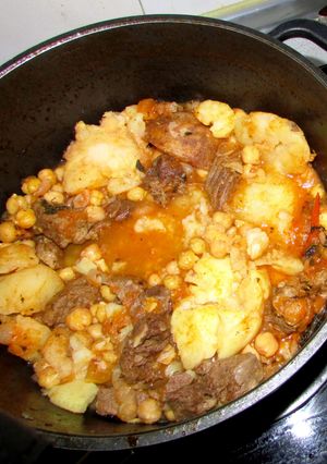 A picture of Persian style beef stew.