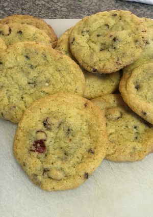 A picture of Chocolate Chip And Cranberry Cookies.