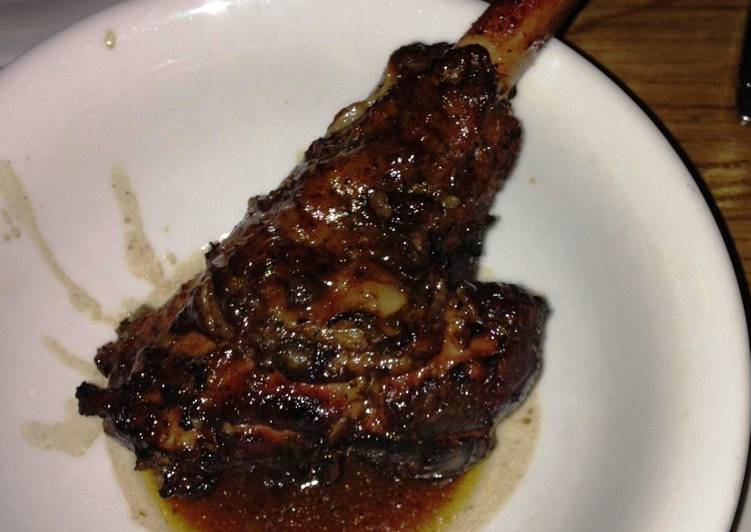 Recipe of Speedy Lamb Shanks sous vide with rosemary, sage and thyme butter