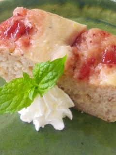 A picture of 3 Ingredient Low-Cal Strawberry Jam Cake.