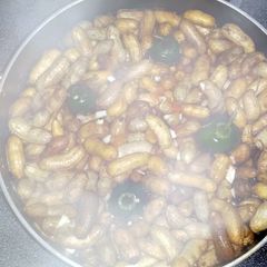 A picture of Florida boiled peanuts.
