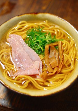 A picture of Super Easy Basic Soy Sauce Ramen Soup.