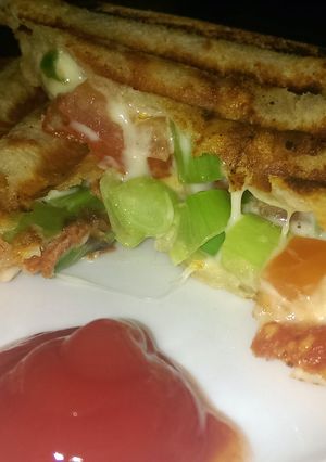 A picture of Mandys pepperoni n cheese toastie.