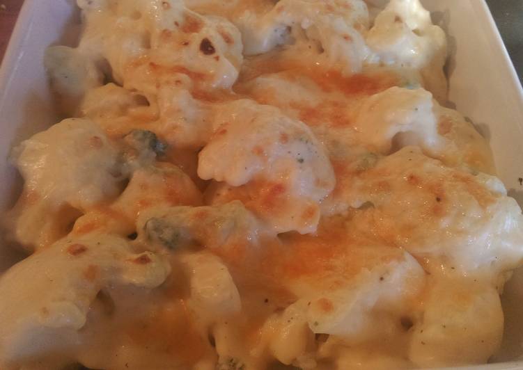 Mandys cauliflower/broccoli cheese bake