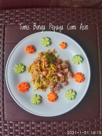 Cara Gampang Menyiapkan Tumis bunga pepaya cumi asin, Enak