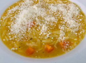 Foto di Risoni in minestra di carote e patate