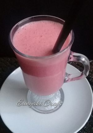 A picture of Strawberry Banana Smoothie.