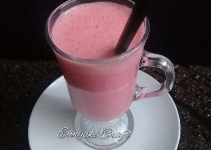 How to Make Andrew Copley Strawberry Banana Smoothie