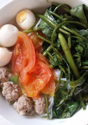 Hình của món Bún chua thịt viên.