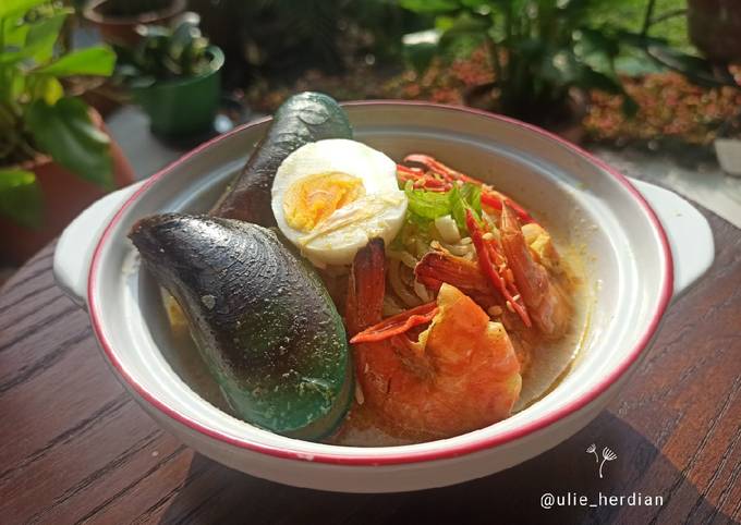 Bun's seafood laksa