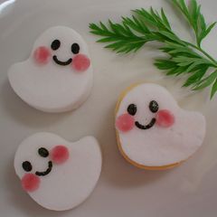 A picture of Halloween Character Bento Ghosts.