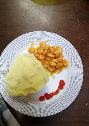 A picture of Delicious prawns with mashed potatoes#endofyearchallenge.