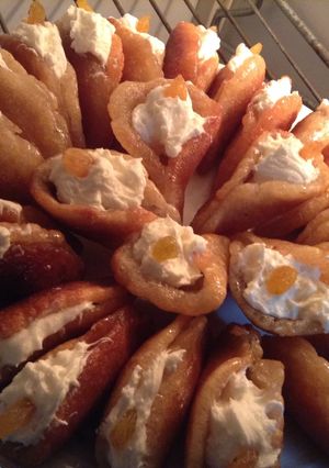 A picture of Qatayef With Cream.
