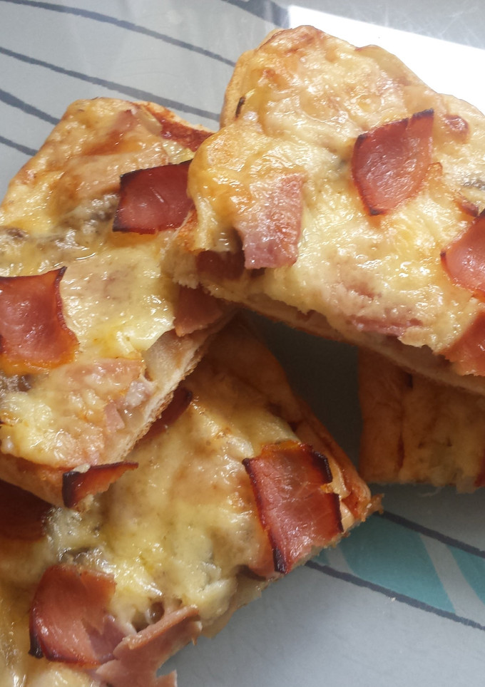 A picture of Scrumptious easy to make pizza toast..