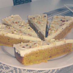 A picture of Carrot ginger cake.
